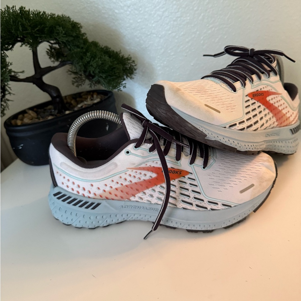 Brooks White and Coral Athletic Shoes adrenaline 21 - Picture 3 of 8